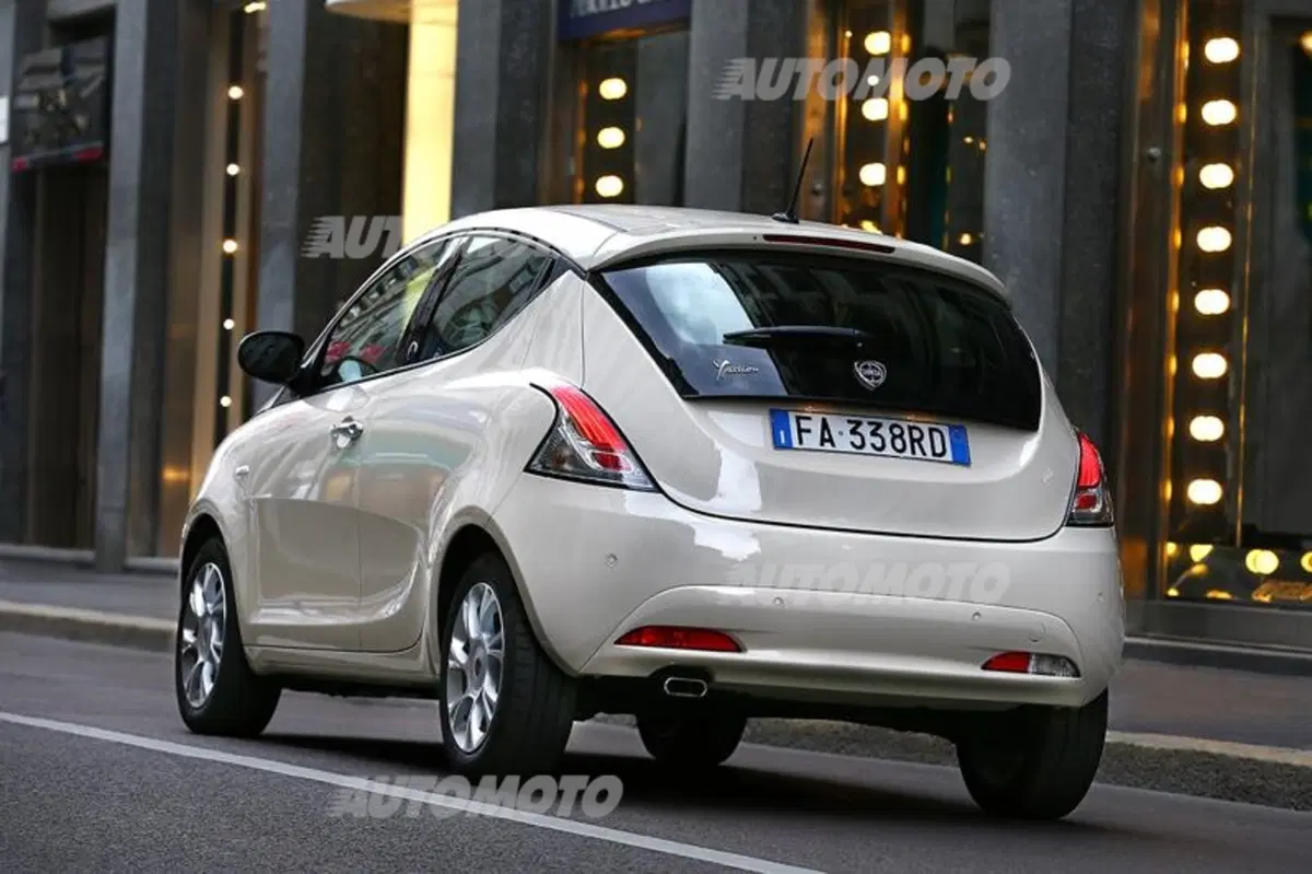 Lancia Ypsilon 1.2 69 CV 5 porte GPL Ecochic Gold (28)