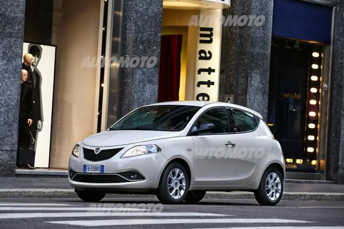 Lancia Ypsilon 1.2 69 CV 5 porte GPL Ecochic Gold (26)