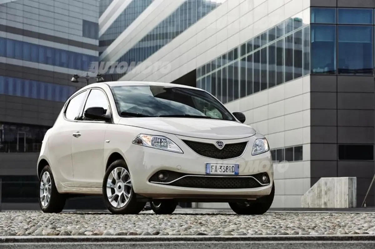 Lancia Ypsilon 1.2 69 CV 5 porte GPL Ecochic Gold (34)
