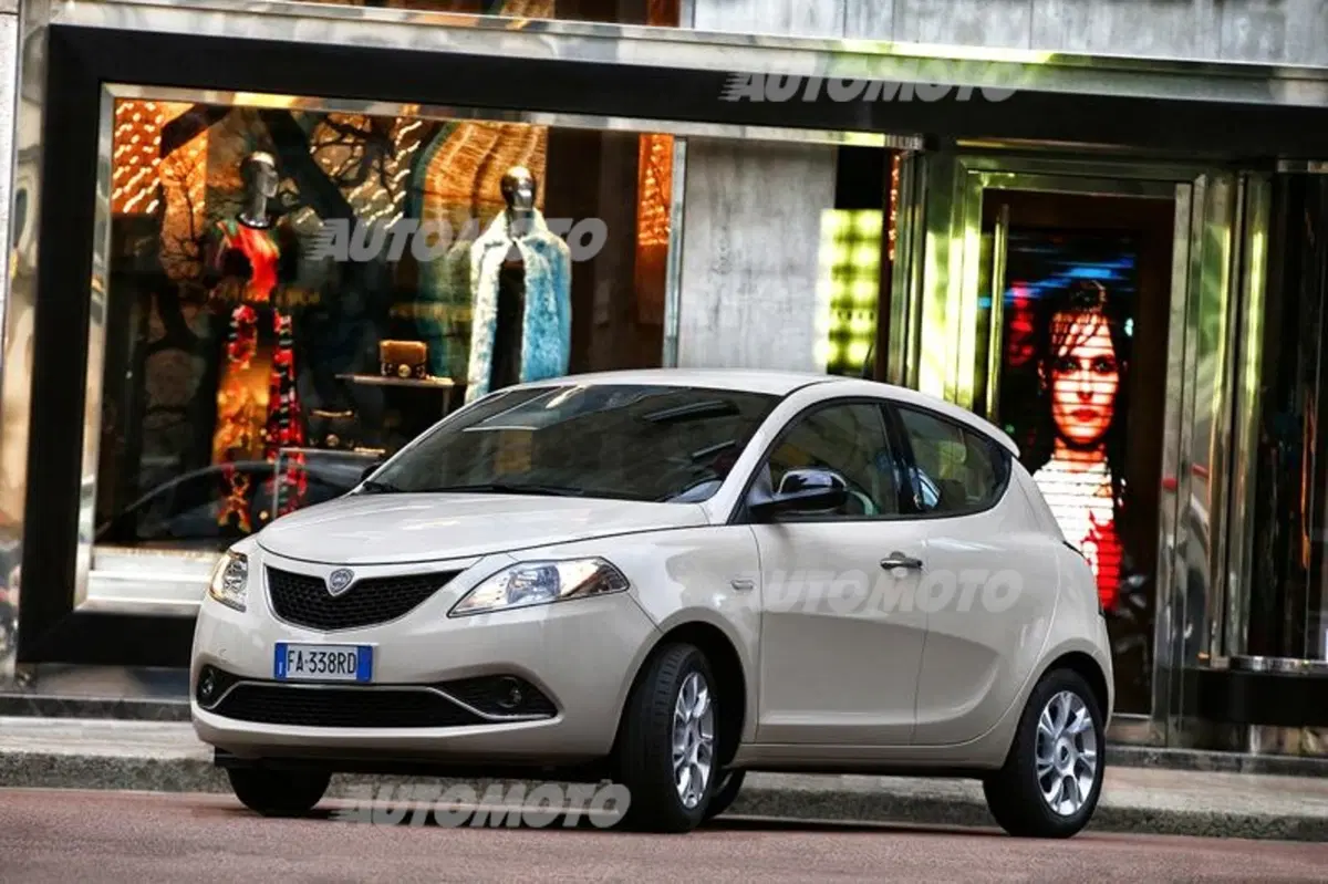 Lancia Ypsilon 1.2 69 CV 5 porte GPL Ecochic Gold (39)