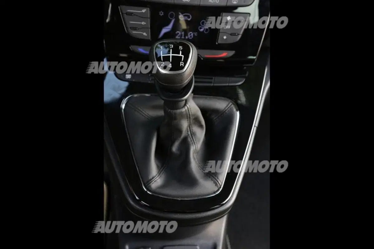 Lancia Ypsilon 1.2 69 CV 5 porte GPL Ecochic Gold (40)
