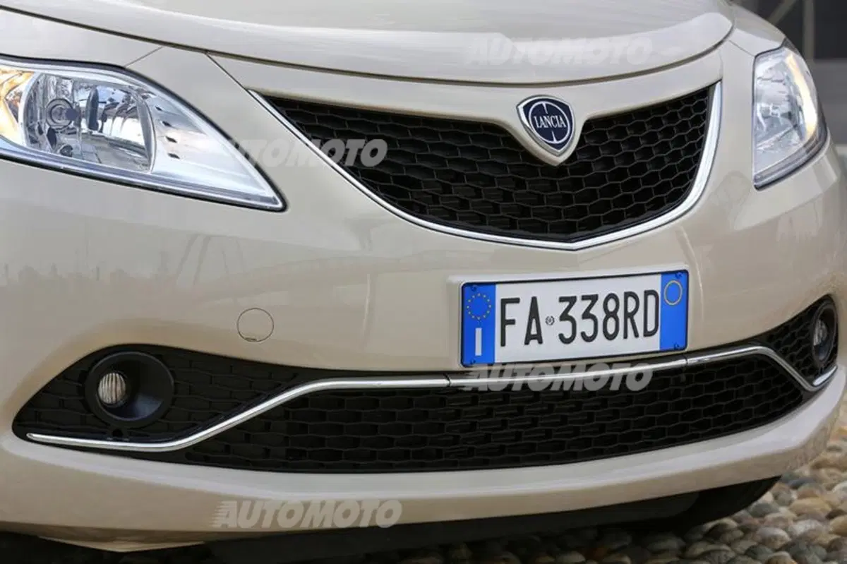 Lancia Ypsilon 1.2 69 CV 5 porte GPL Ecochic Gold (45)