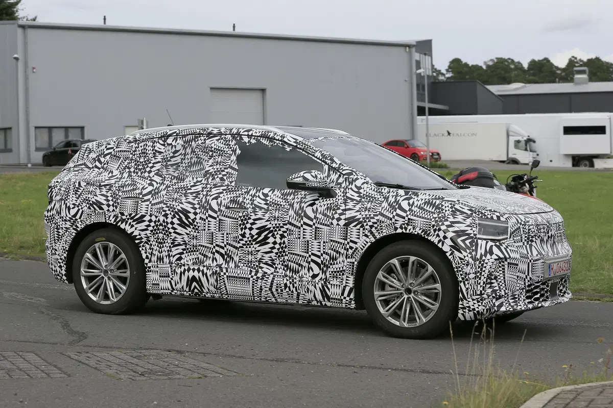 Volkswagen ID. Crozz: il SUV elettrico avvistato insieme alla ID.3 (16)