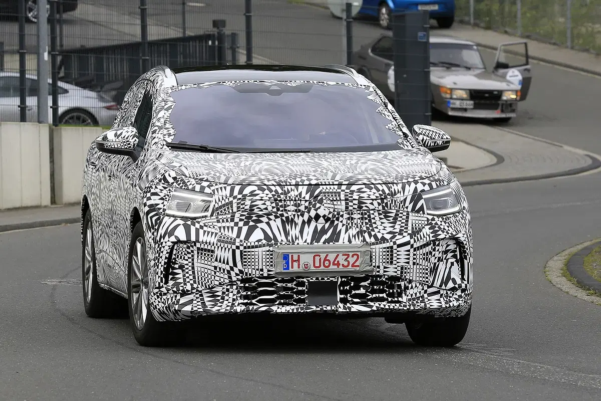 Volkswagen ID. Crozz: il SUV elettrico avvistato insieme alla ID.3 (19)