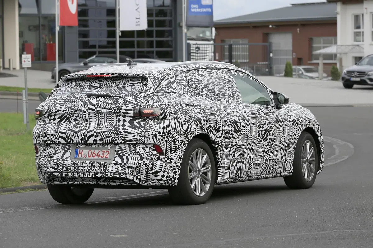 Volkswagen ID. Crozz: il SUV elettrico avvistato insieme alla ID.3 (20)