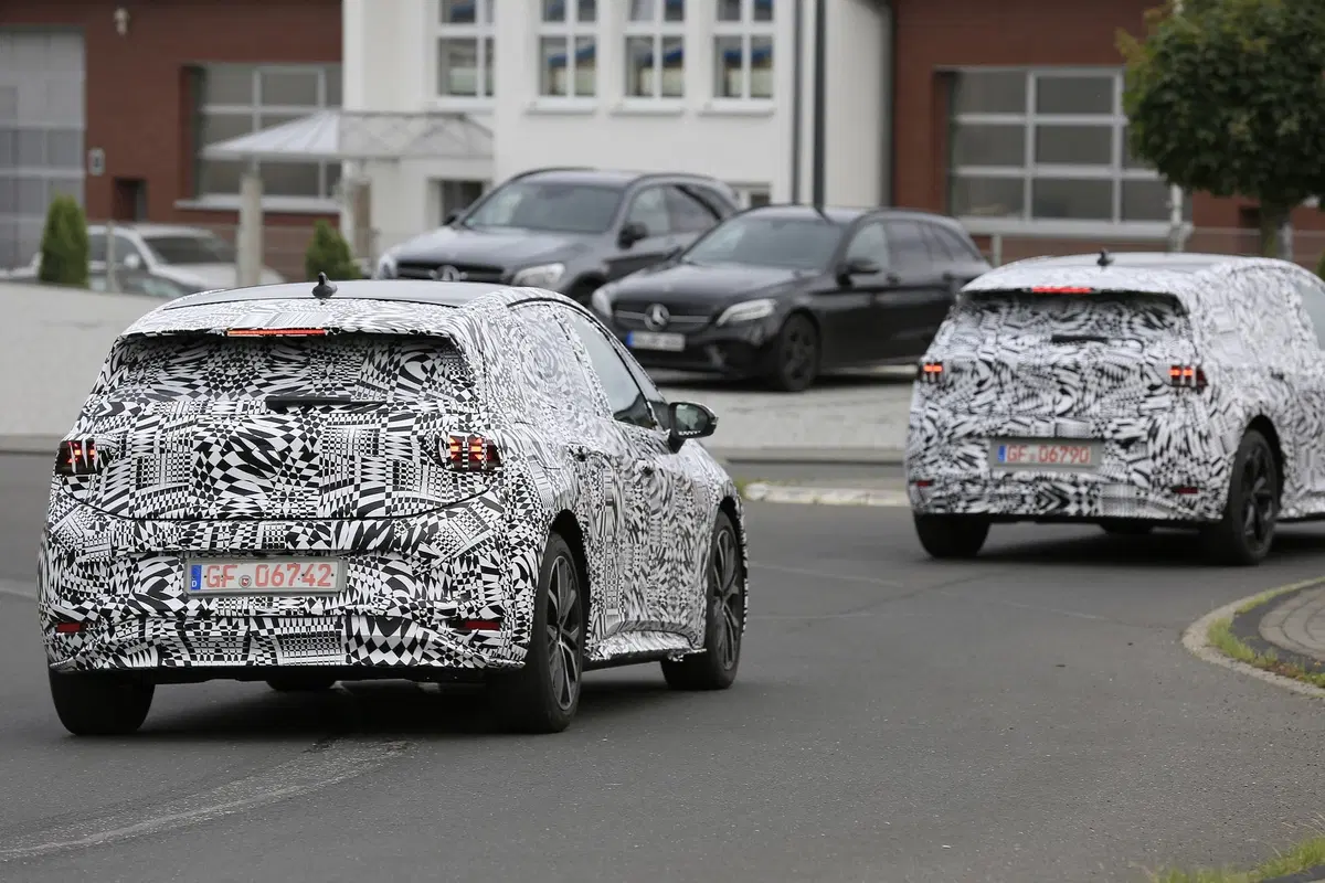 Volkswagen ID. Crozz: il SUV elettrico avvistato insieme alla ID.3 (6)