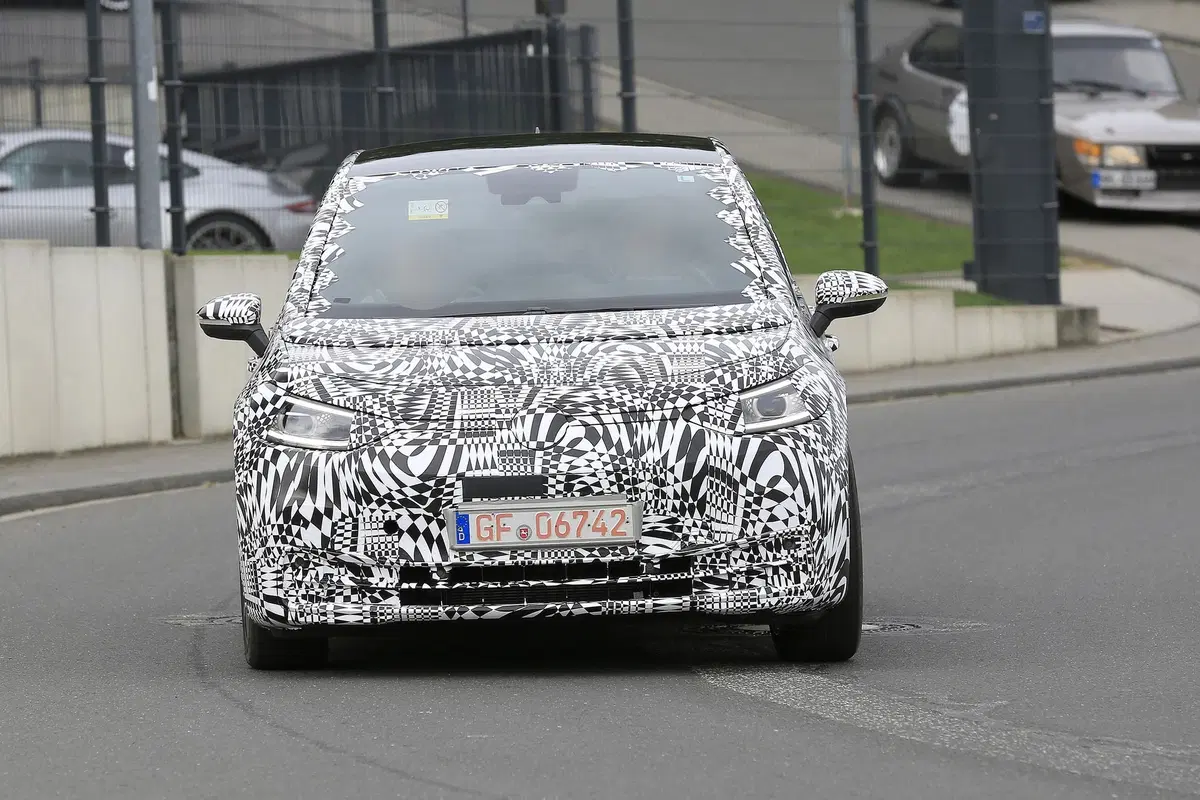 Volkswagen ID. Crozz: il SUV elettrico avvistato insieme alla ID.3 (24)