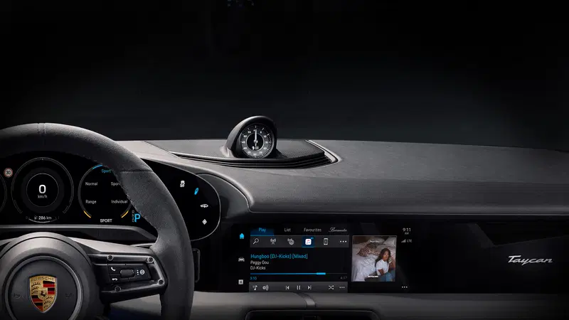 Porsche Taycan: la prima foto degli interni dell'elettrica