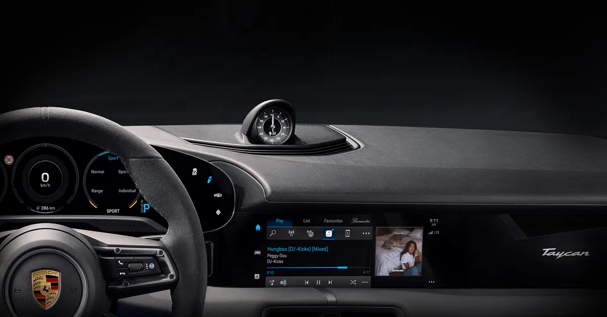 Porsche Taycan: la prima foto degli interni dell'elettrica