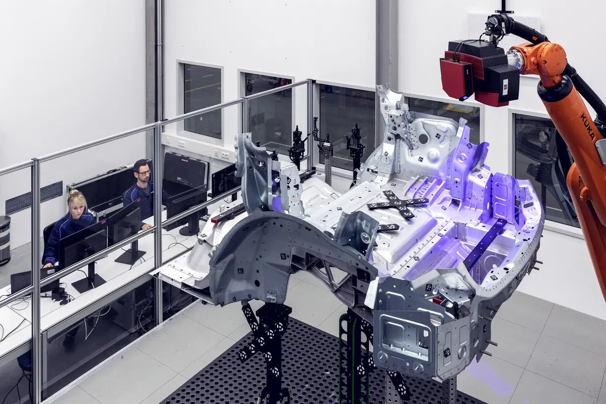 BMW iNEXT: iniziate le prove della linea di produzione [Video] (6)
