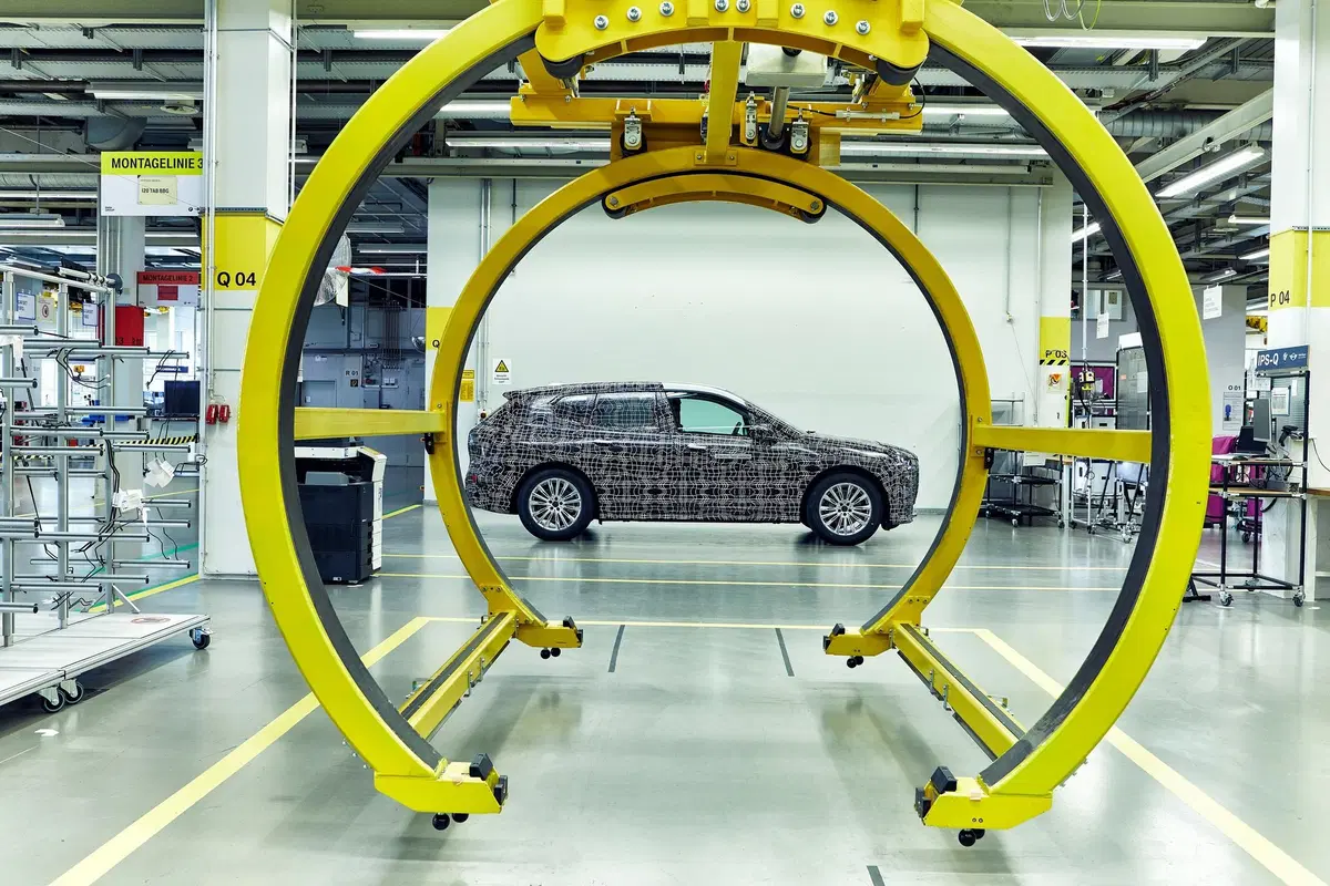 BMW iNEXT: iniziate le prove della linea di produzione [Video]