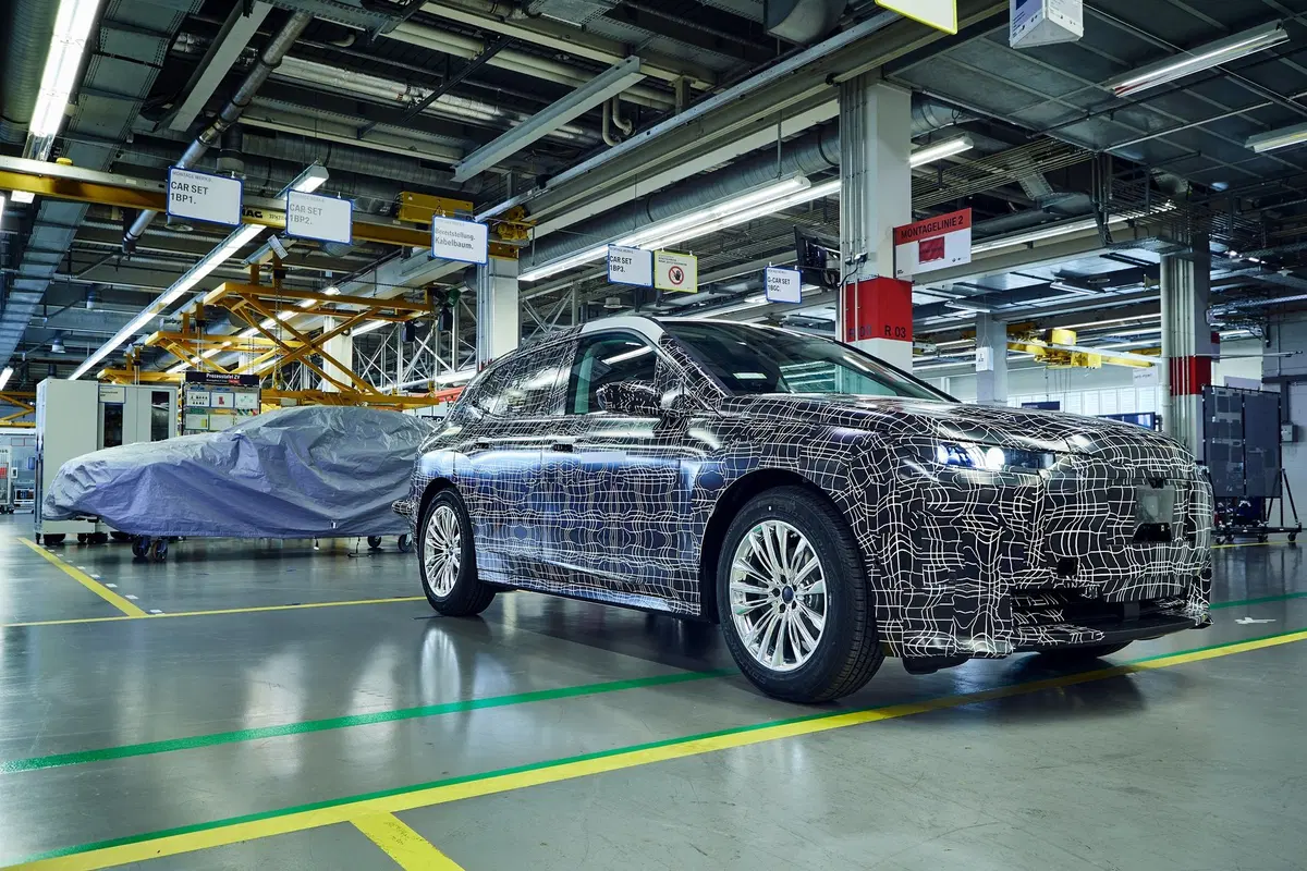 BMW iNEXT: iniziate le prove della linea di produzione [Video] (8)