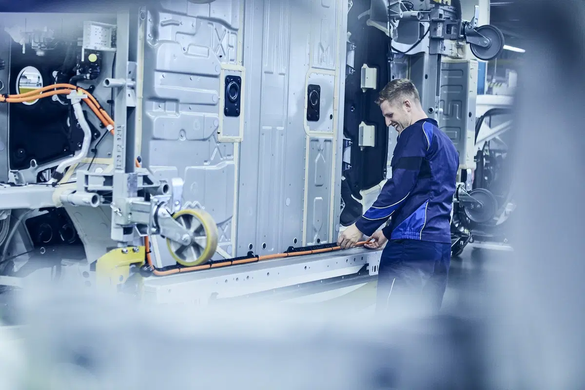 BMW iNEXT: iniziate le prove della linea di produzione [Video] (9)