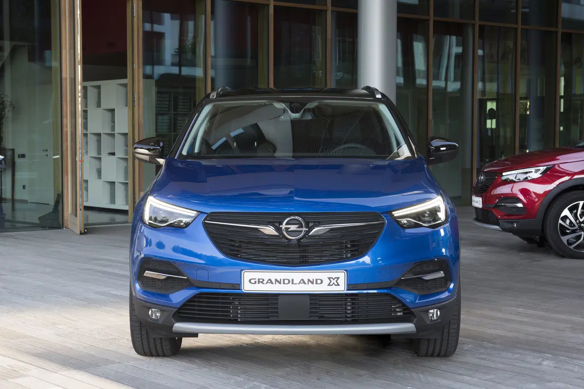 Opel Grandland X 1.6 Hybrid Plug-in aut. AWD Design Line (4)