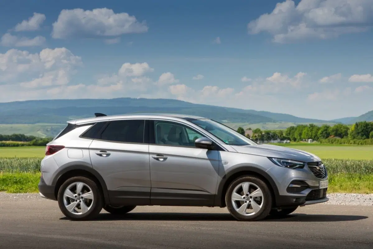 Opel Grandland X 1.6 Hybrid Plug-in aut. AWD Design Line (2)