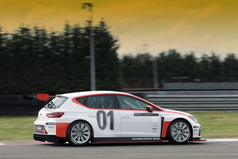Potrebbe sembrare uguale a quella dell'anno scorso, ma sul profilo aerodinamico la nuova Leon TCR &egrave; completamente cambiata