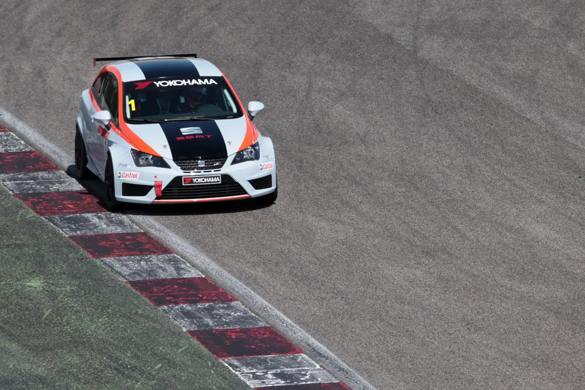 Seat Motorsport 2016: ecco la Leon ST TCS (3)