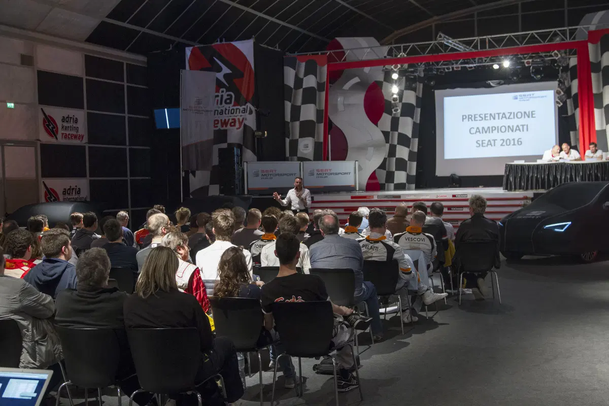 Seat Motorsport 2016: ecco la Leon ST TCS (20)
