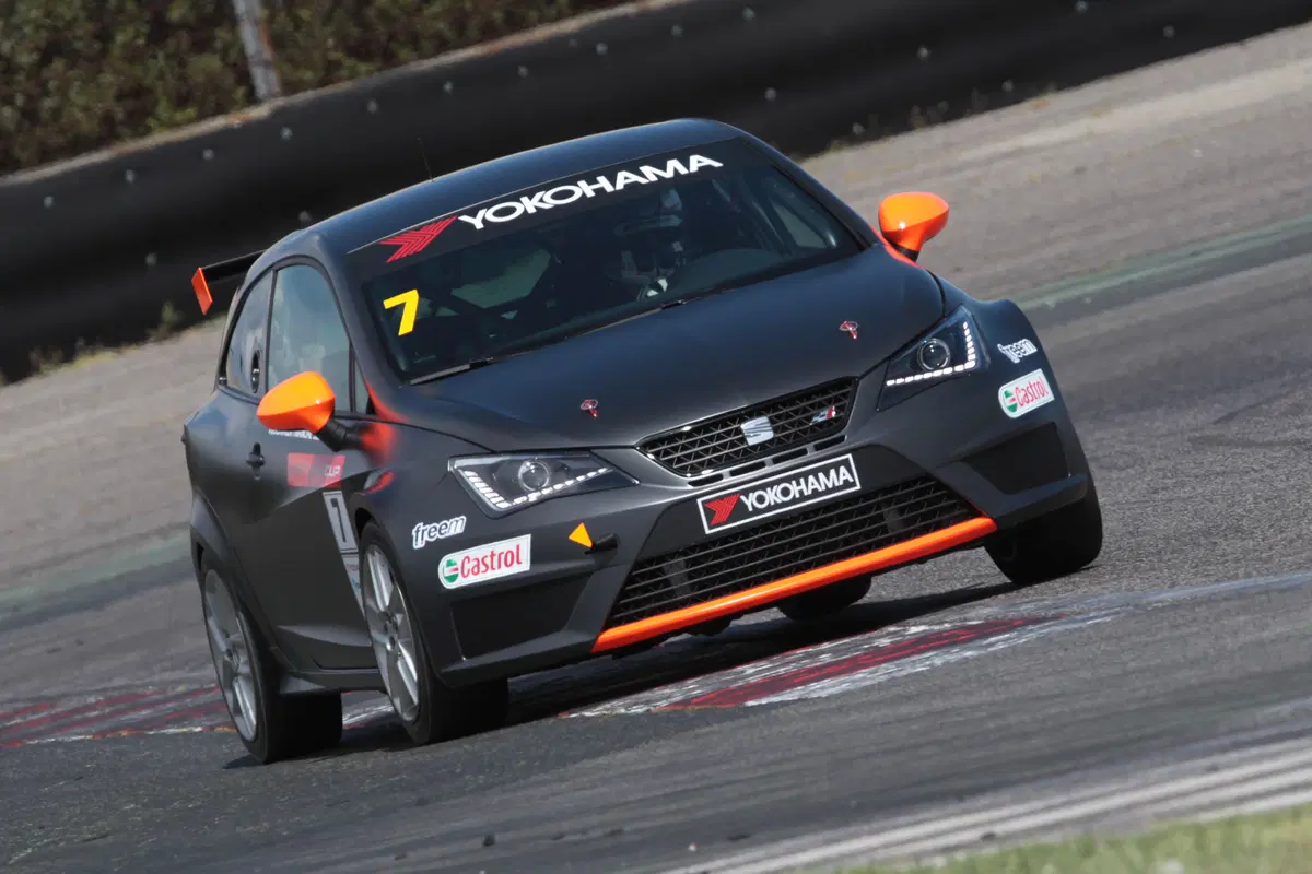 Seat Motorsport 2016: ecco la Leon ST TCS (5)