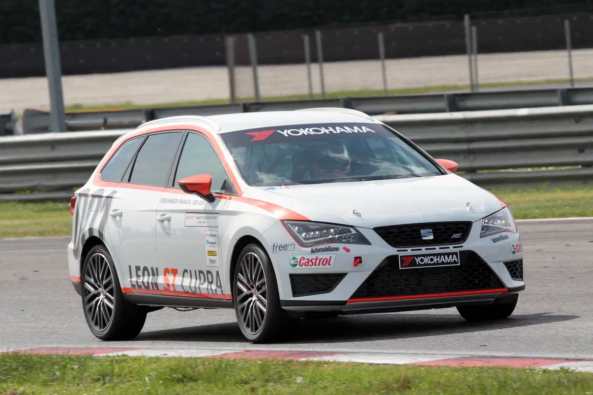 Seat Motorsport 2016: ecco la Leon ST TCS (2)