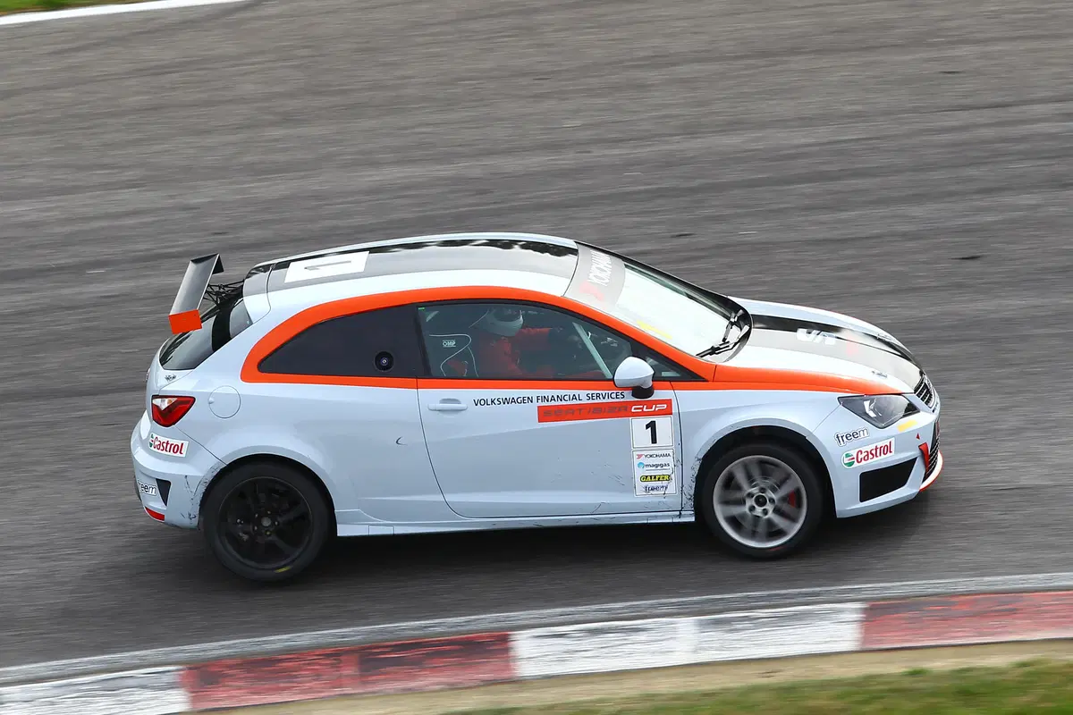 Seat Motorsport 2016: ecco la Leon ST TCS (4)