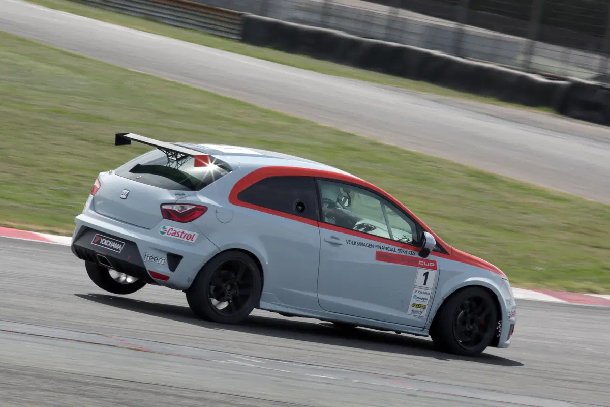 Seat Motorsport 2016: ecco la Leon ST TCS (7)