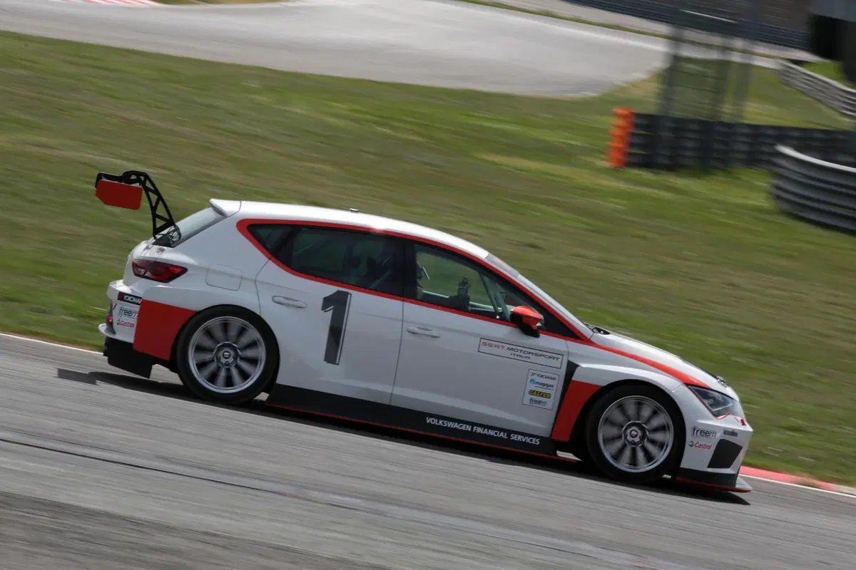 Seat Motorsport 2016: ecco la Leon ST TCS (8)
