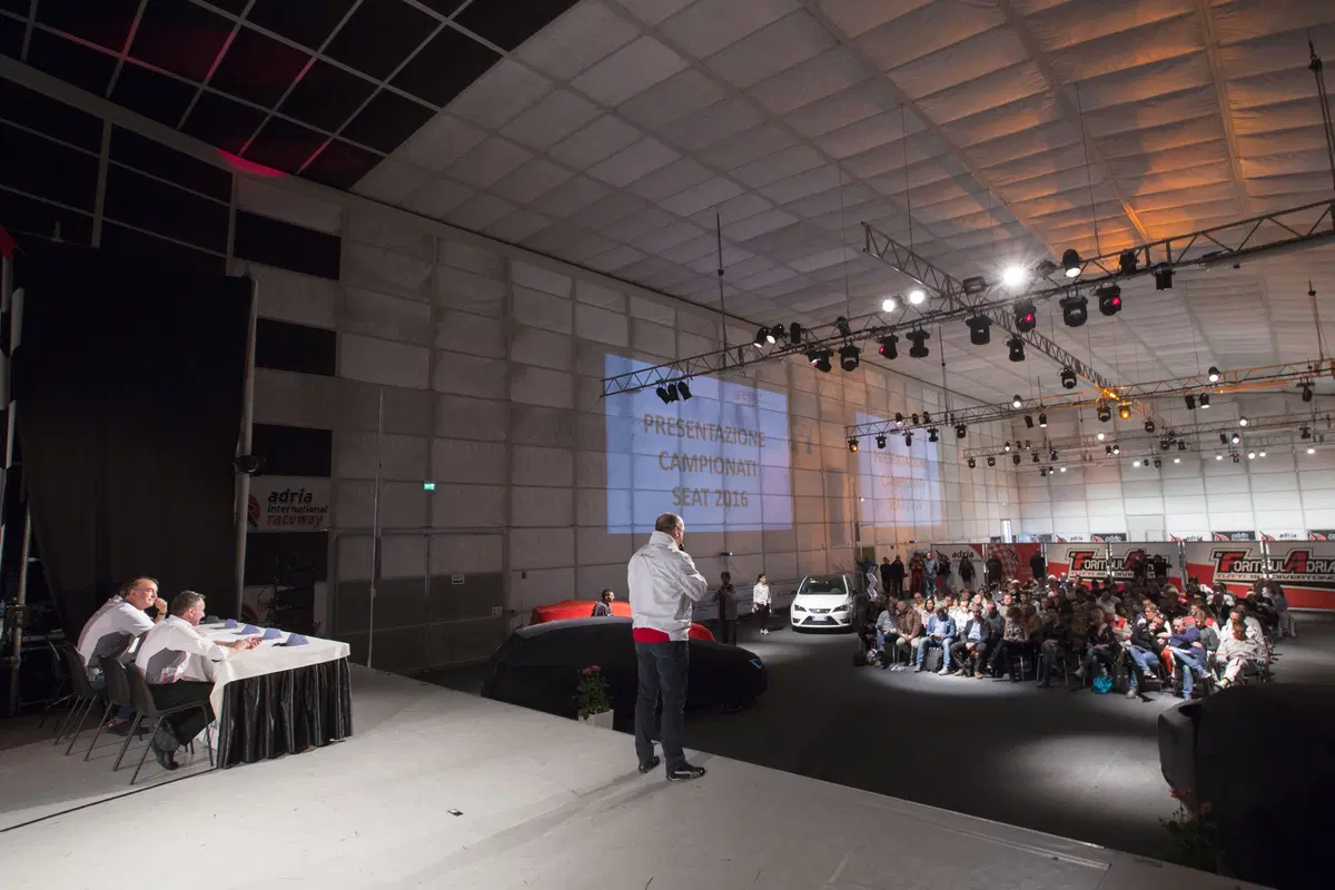 Seat Motorsport 2016: ecco la Leon ST TCS (34)