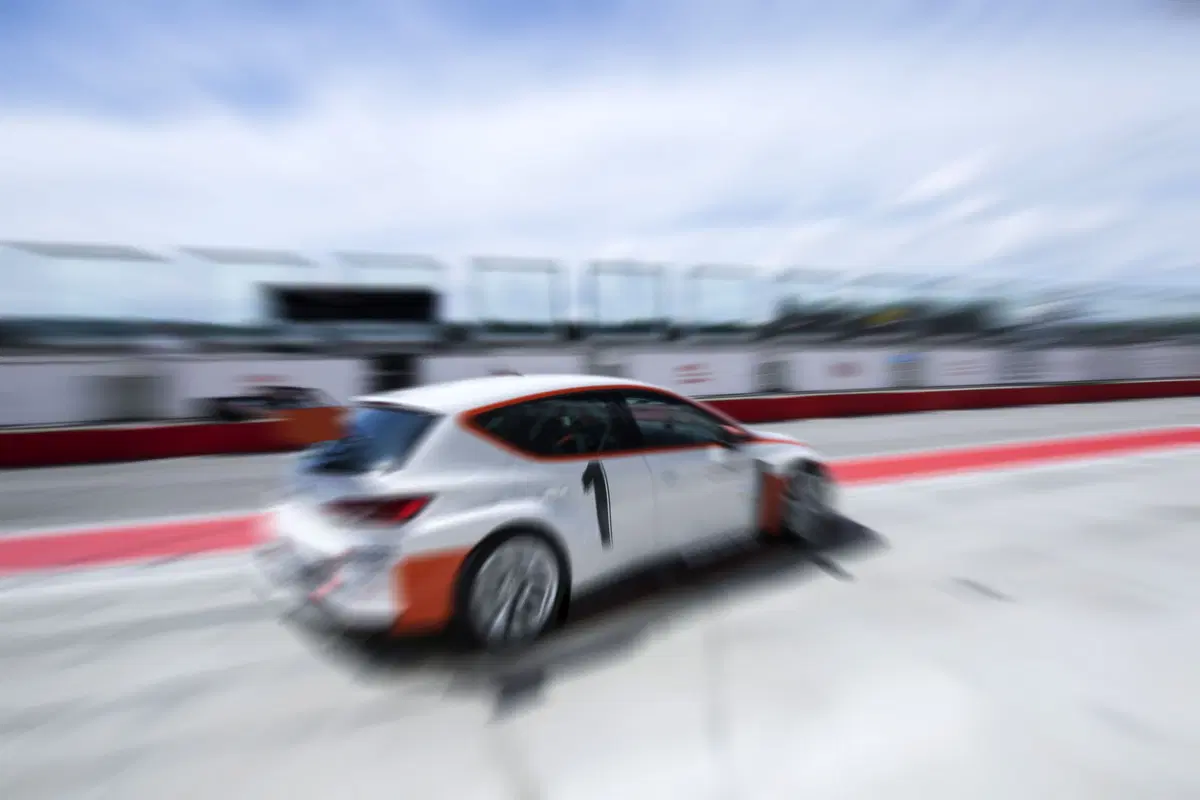 Seat Motorsport 2016: ecco la Leon ST TCS (10)