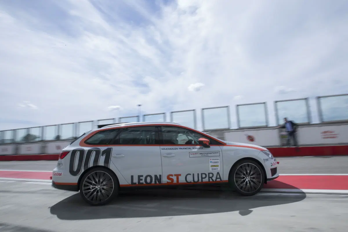 Seat Motorsport 2016: ecco la Leon ST TCS (16)