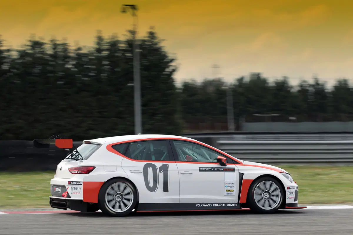 Seat Motorsport 2016: ecco la Leon ST TCS (11)