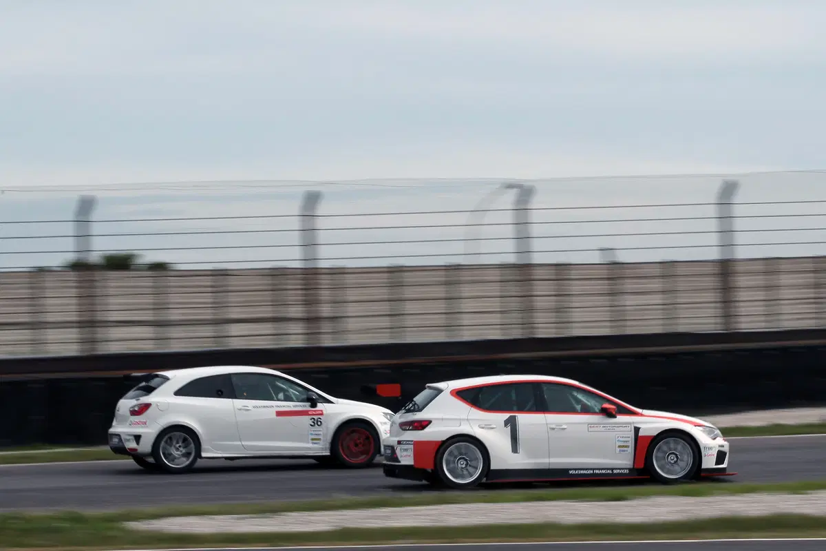 Seat Motorsport 2016: ecco la Leon ST TCS (12)