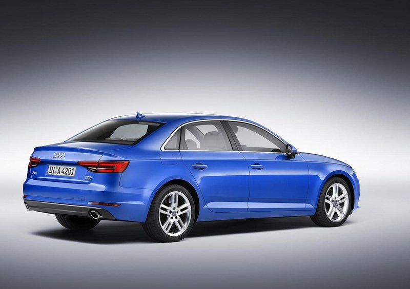 Audi A4 (2015-->>) (31)