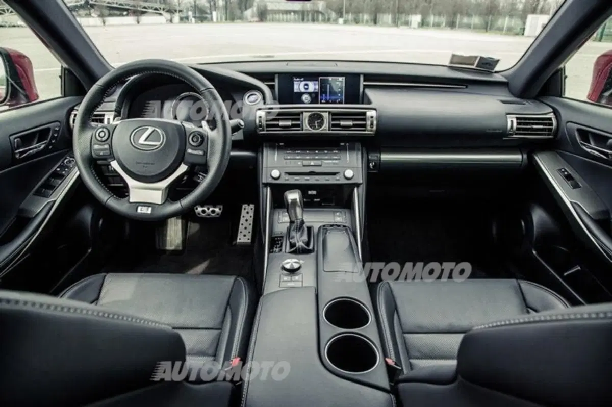 Lexus IS (2013-20) (15)