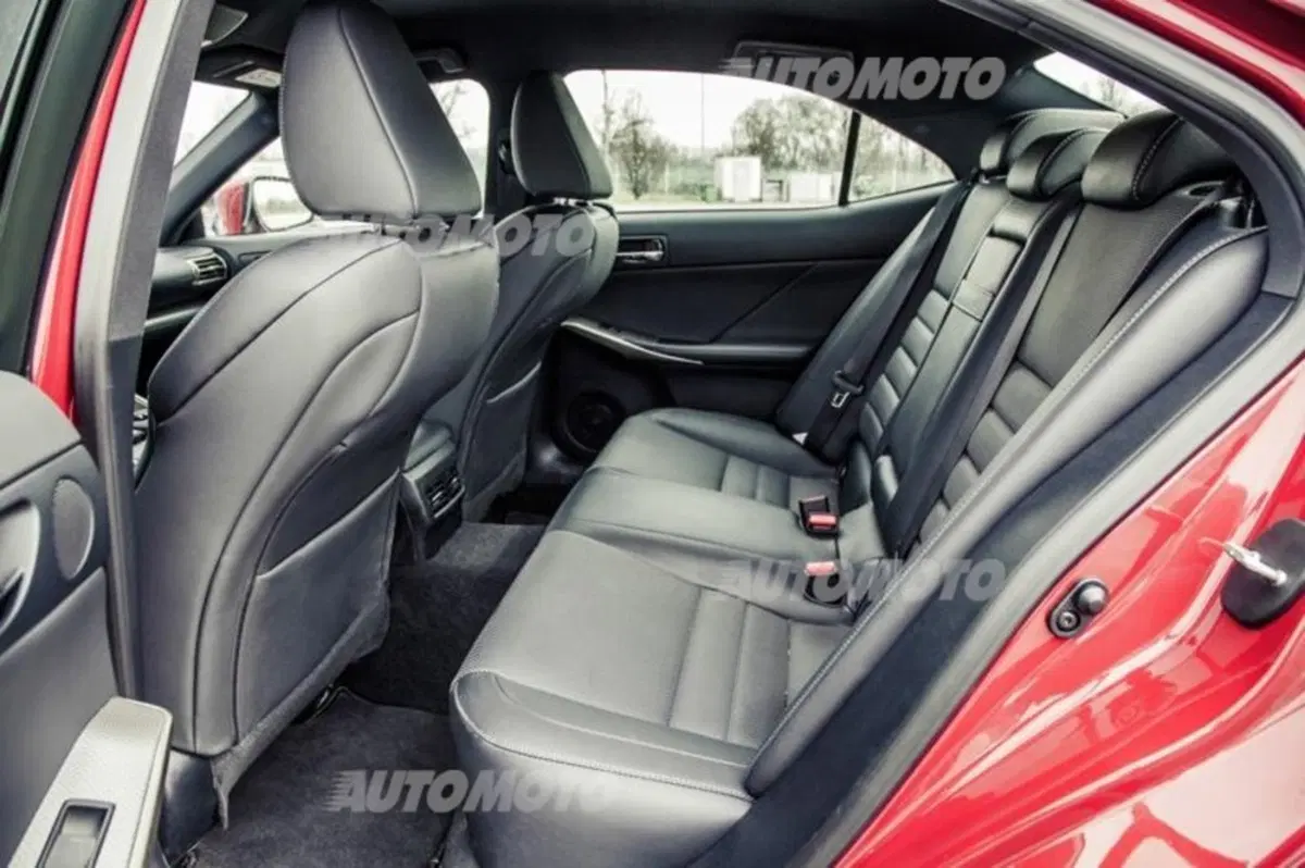 Lexus IS (2013-20) (13)