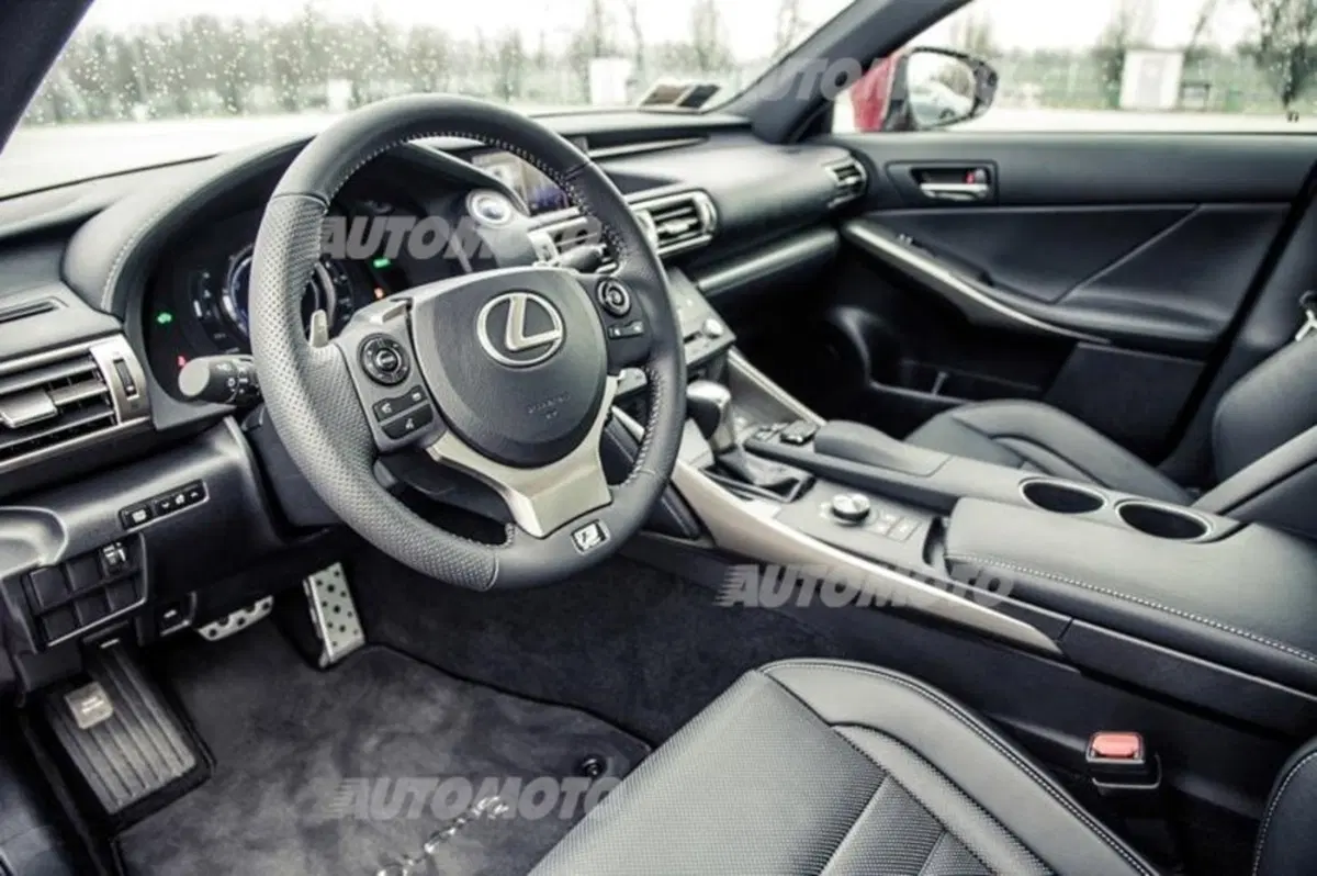 Lexus IS (2013-20) (19)