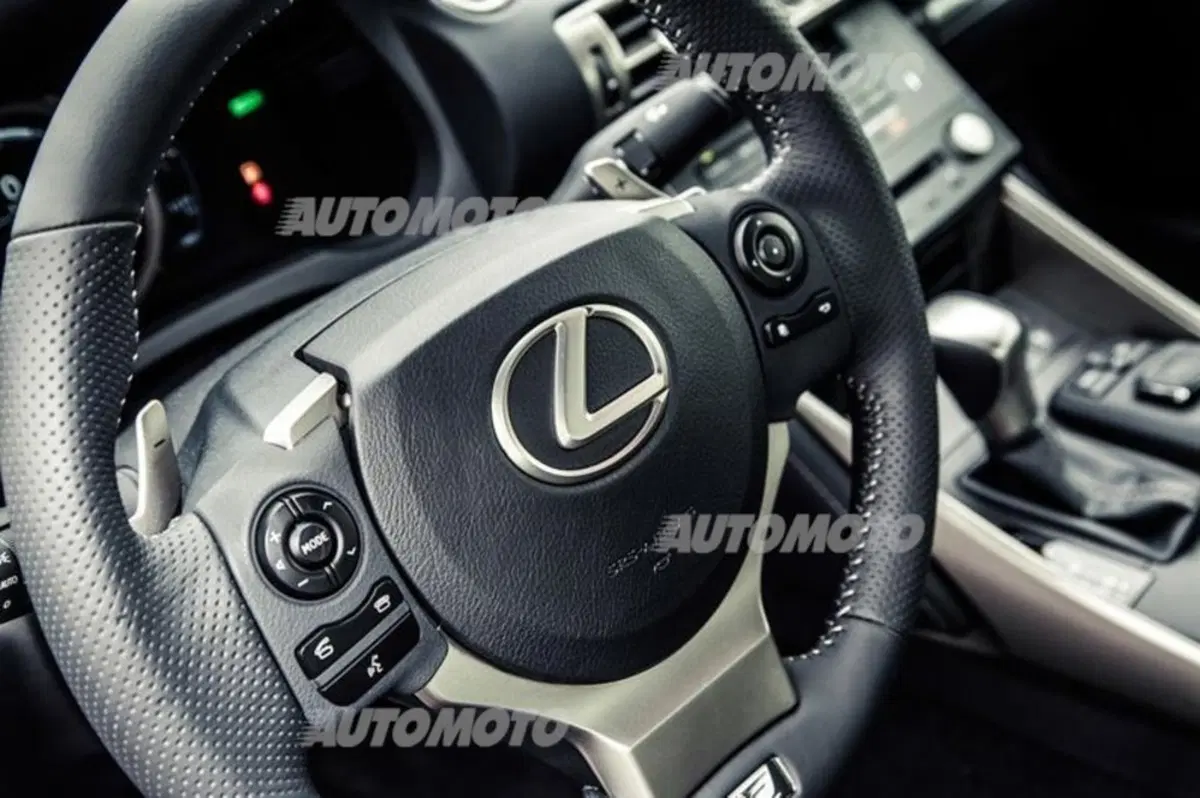 Lexus IS (2013-20) (25)