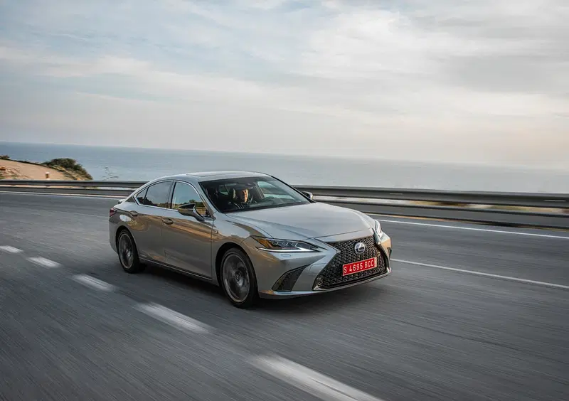 Lexus ES (6)