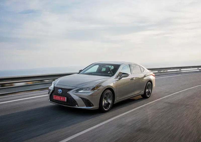 Lexus ES (7)
