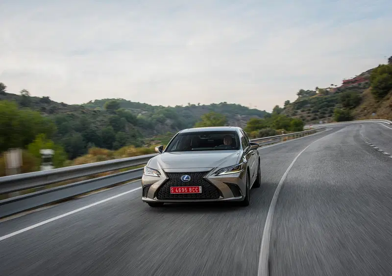 Lexus ES (9)