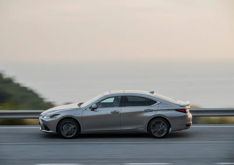Lexus ES (2)