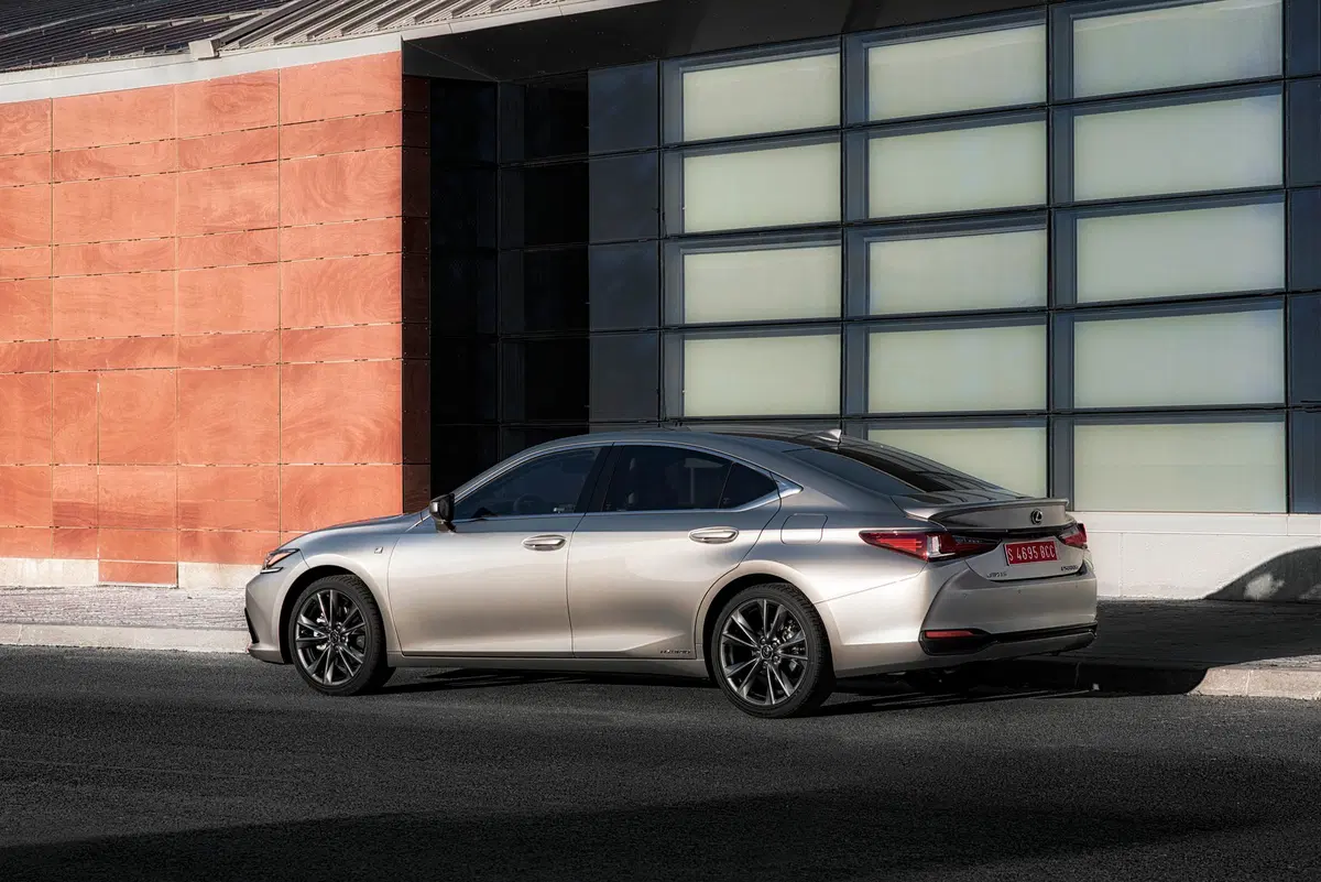Lexus ES (2018-->>) (10)
