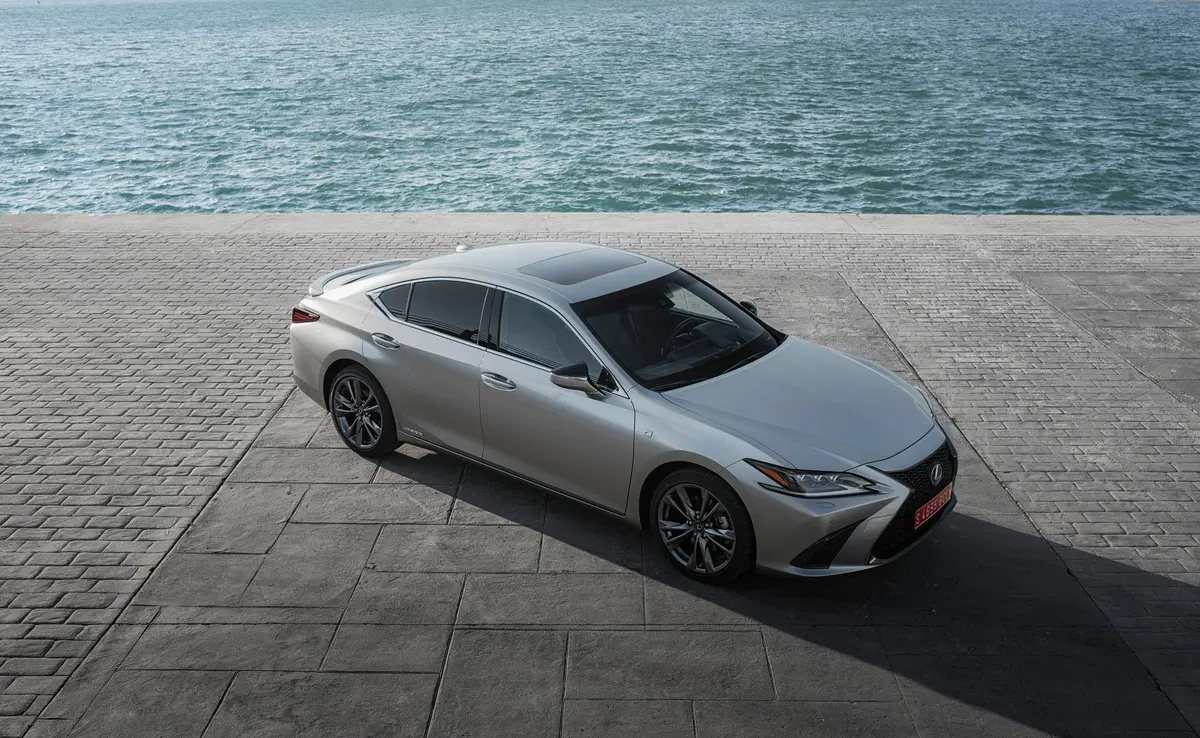 Lexus ES (2018-->>) (8)