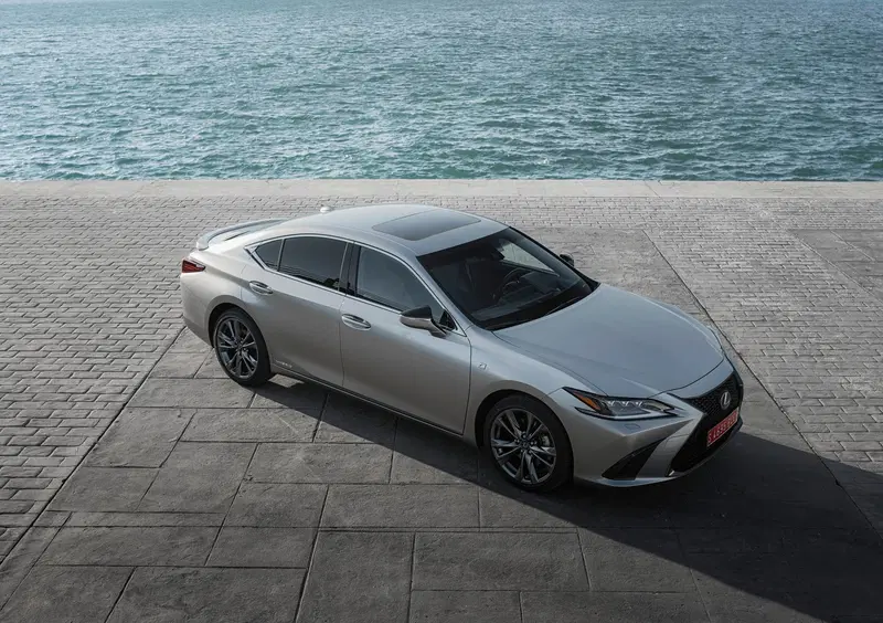 Lexus ES (8)