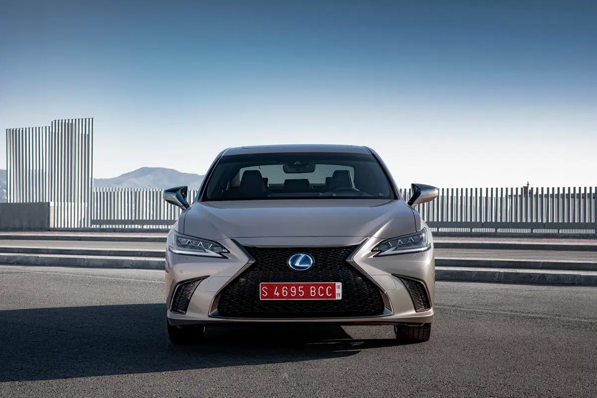 Lexus ES (2018-->>) (3)