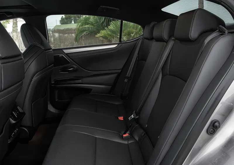 Lexus ES (13)