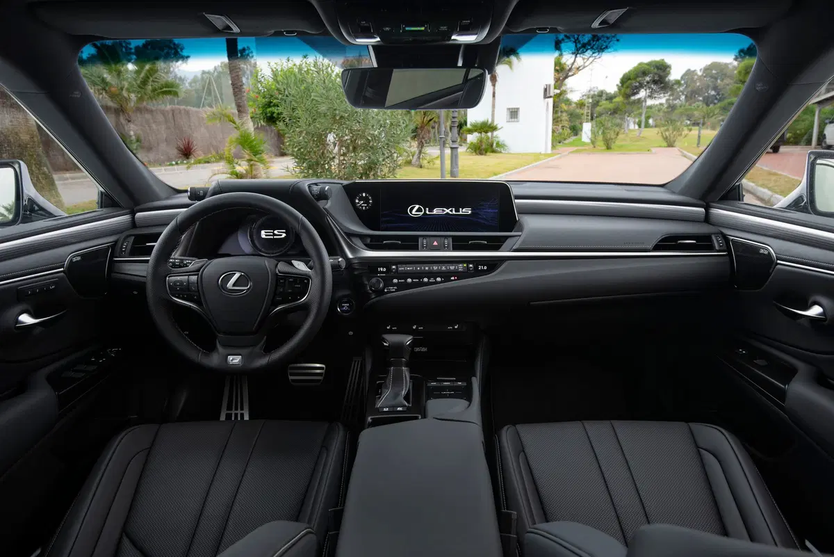 Lexus ES (2018-->>) (11)