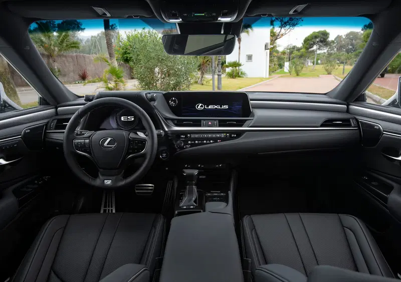 Lexus ES (11)