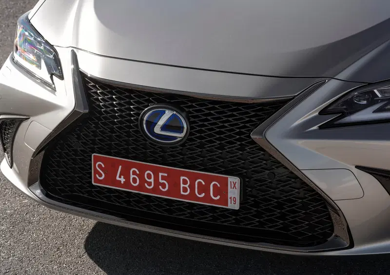 Lexus ES (24)