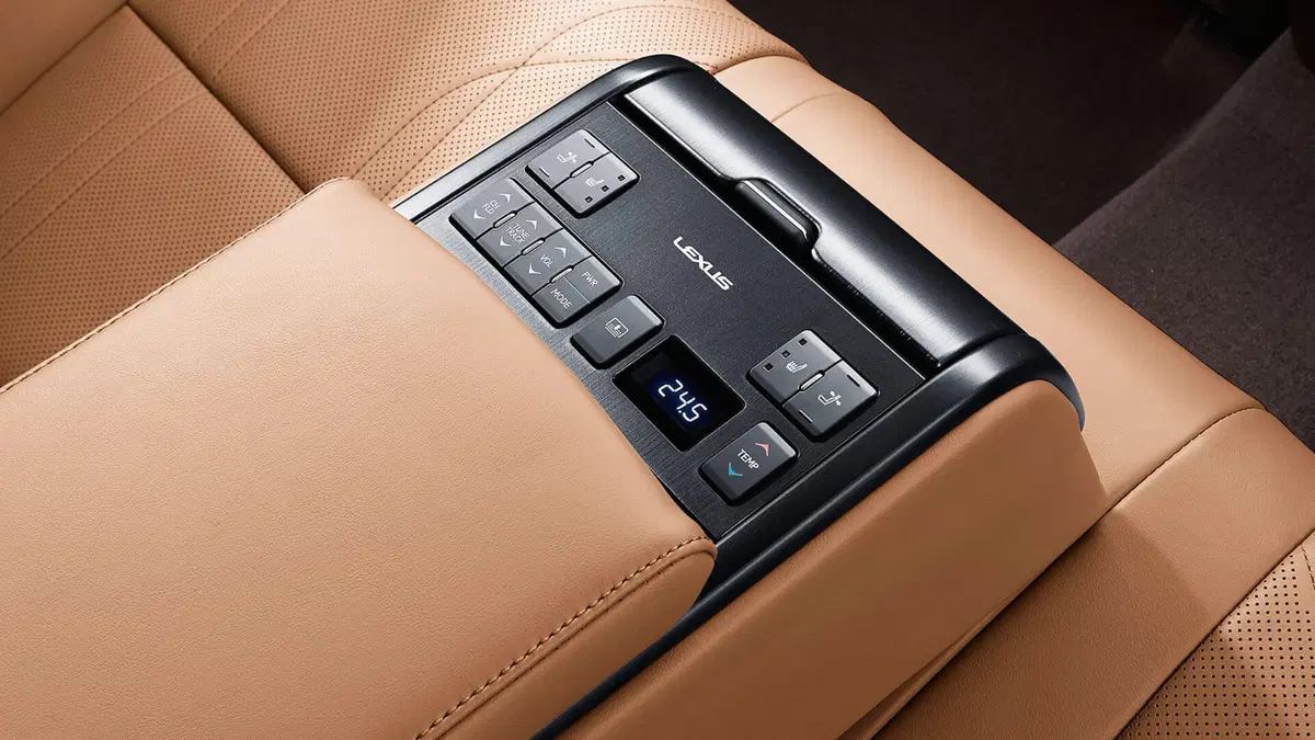 Lexus ES (2018-->>) (17)